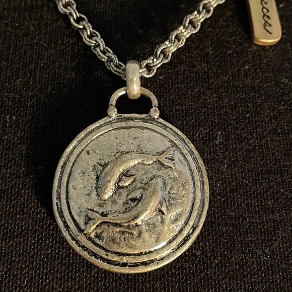 NWT! Chicos Pisces adjustable and reversible! Silver Pendant Necklace - Picture 1 of 5